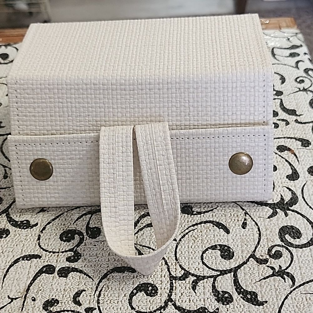 Elegant Cream Jewelry Travel Case